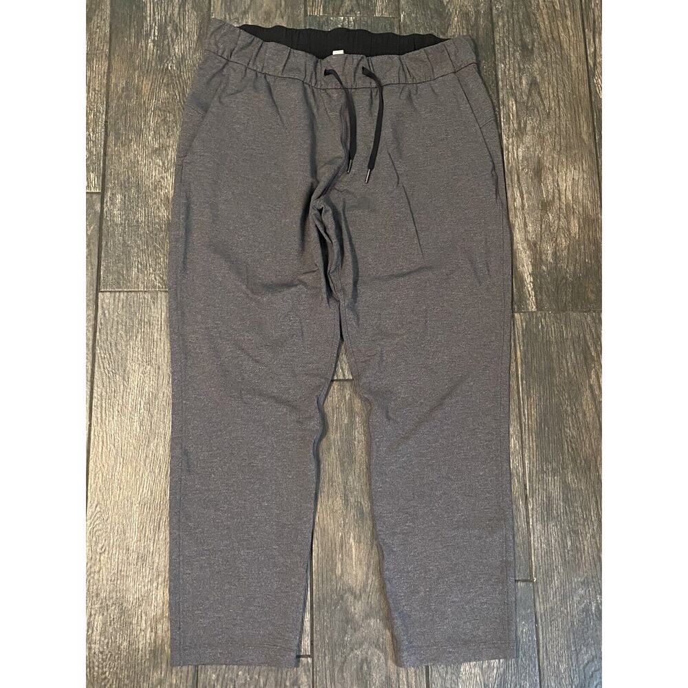 Lululemon gray On the FLY pants women’s 12 pockets 29” inseam STRETCH